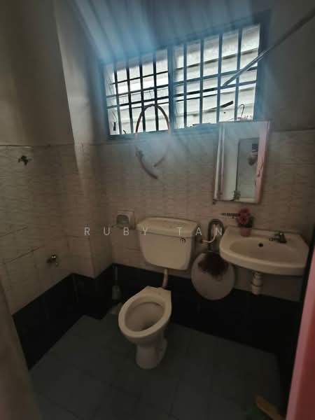 Rumah Teres 2 Tingkat untuk Dijual di Taman Indahputra (Kulai) - Ruby Tan - Bathroom - PropertyGuru.com.my