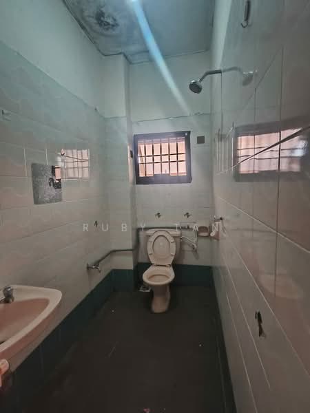 Rumah Teres 2 Tingkat untuk Dijual di Taman Indahputra (Kulai) - Ruby Tan - Bathroom - PropertyGuru.com.my