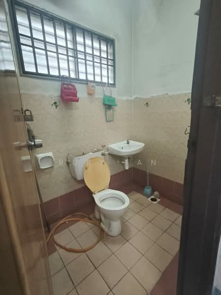 Rumah Teres 2 Tingkat untuk Dijual di Taman Indahputra (Kulai) - Ruby Tan - Bathroom - PropertyGuru.com.my