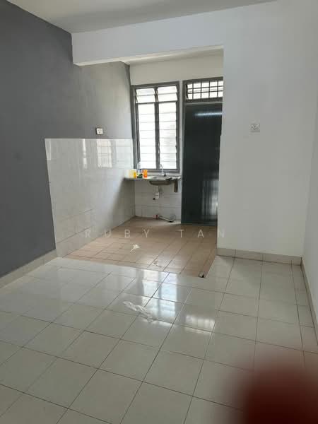 Rumah Teres 2 Tingkat untuk Dijual di Taman Sri Pulai Perdana - Ruby Tan - Kitchen - PropertyGuru.com.my