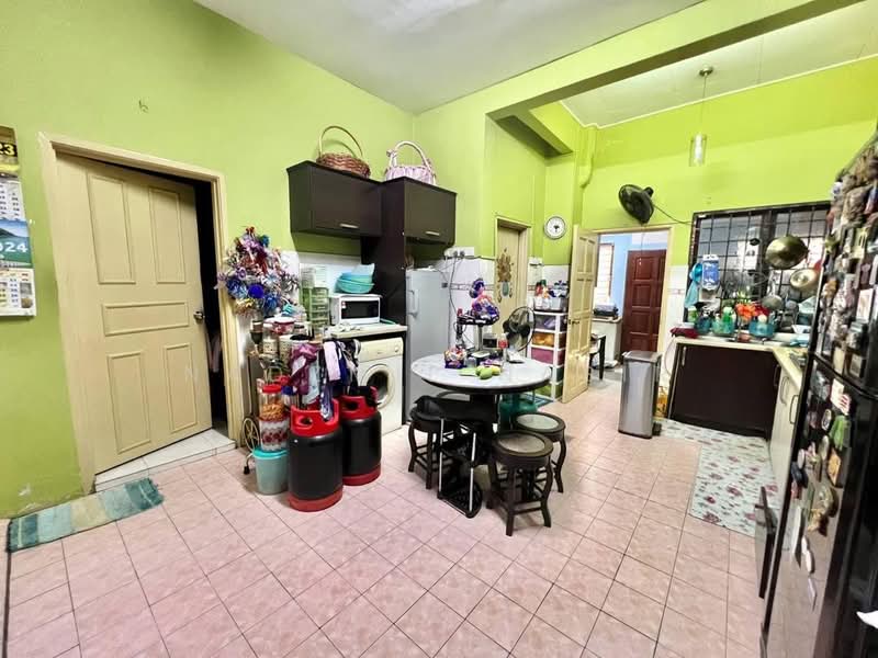 2-storey Terraced House for Sale in Shah Alam (Selangor) - Nadzmie Nasir - Kitchen - PropertyGuru.com.my