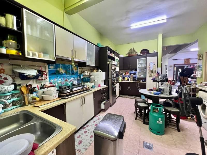2-storey Terraced House for Sale in Shah Alam (Selangor) - Nadzmie Nasir - Kitchen - PropertyGuru.com.my