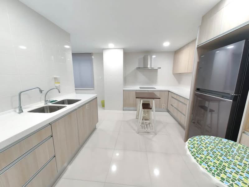 Condominium for Sale at Summer Villa - Lee Jo Surf - Kitchen - PropertyGuru.com.my