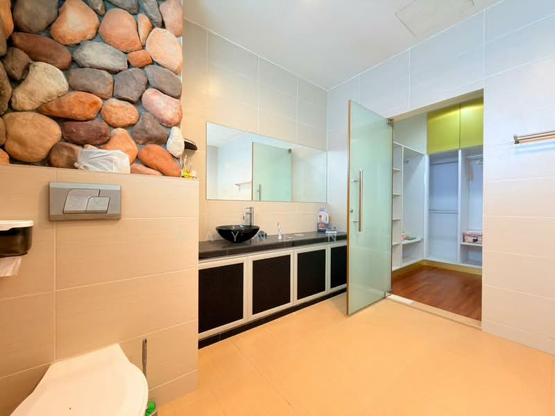 Semi-Detached House for Sale in Taman Perling (Perling) - Wayne Ng - Bathroom - PropertyGuru.com.my