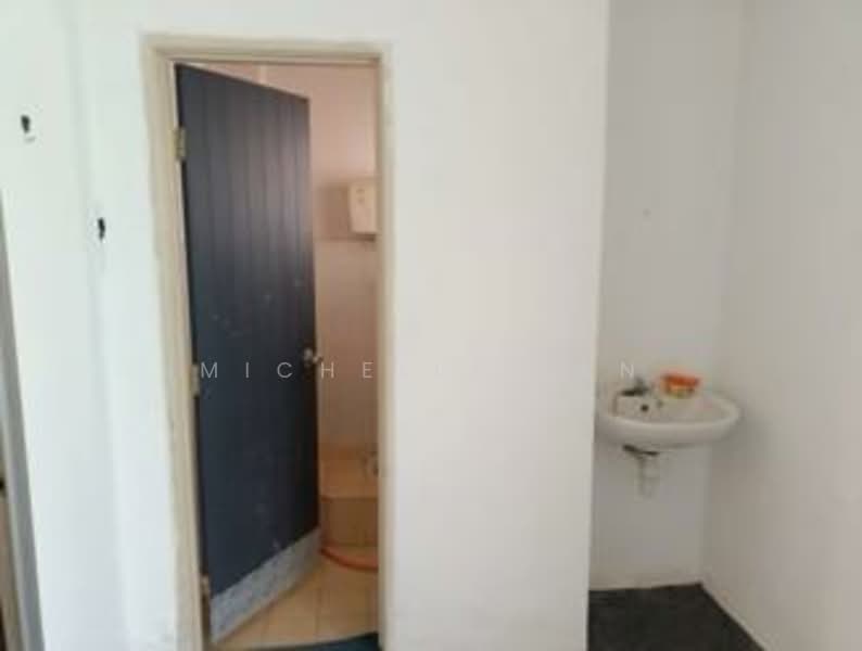 Shop / Office for Sale in Kajang (Selangor) - Michelle Tan - Bathroom - PropertyGuru.com.my