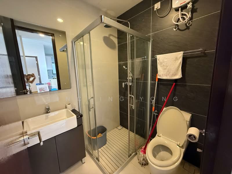 Kondominium untuk Dijual di Royal Strand @ Country Garden Danga Bay - SinChing Yong - Bathroom - PropertyGuru.com.my