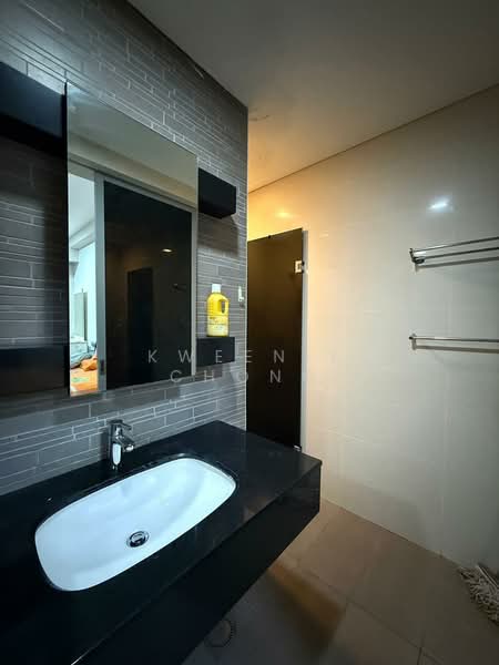 Condominium for Sale at Hampshire Residences - Kweenie Chong - Bathroom - PropertyGuru.com.my
