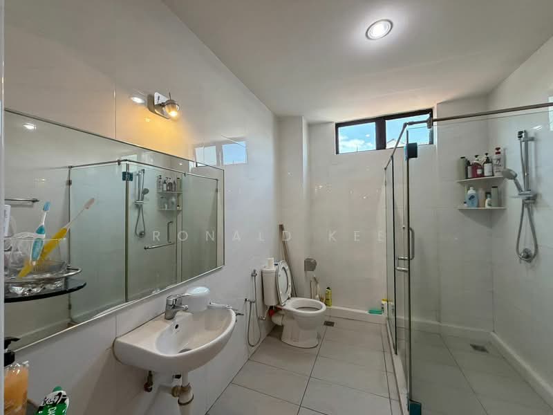 Semi-Detached House for Sale in Minden Heights (Gelugor) - Ronald Kee - Bathroom - PropertyGuru.com.my
