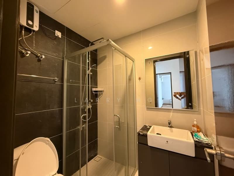 Condominium for Rent at Kings Bay @ Country Garden Danga Bay - Larry Ng - Bathroom - PropertyGuru.com.my