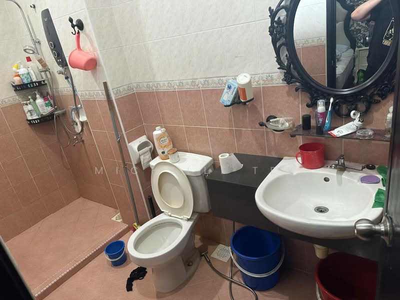 2-storey Terraced House for Sale in Taman Daya (Johor Bahru) - Michelle Tey - Bathroom - PropertyGuru.com.my