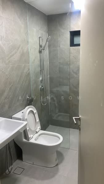 Kondominium untuk Disewa di Quinn Residence - Alvin Sow - Bathroom - PropertyGuru.com.my