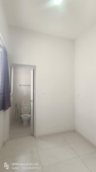 Condominium for Rent at Royal Strand @ Country Garden Danga Bay - Lisa Pon - Bathroom - PropertyGuru.com.my