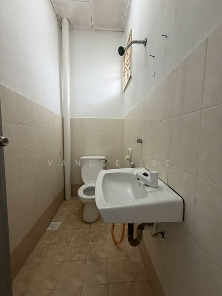 1.5-storey Terraced House for Sale in Ulu Tiram (Johor) - Vanice Lee - Bathroom - PropertyGuru.com.my