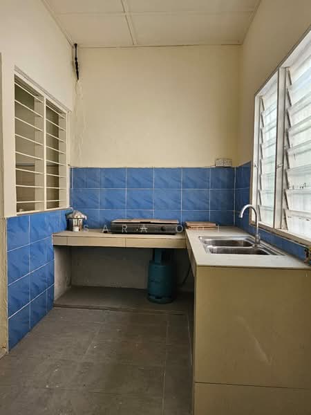 Rumah Teres untuk Dijual di Bandar Sungai Long (Selangor) - Sara Ooi - Extended wet kitchen - PropertyGuru.com.my