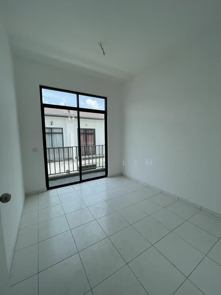 2-storey Terraced House for Sale in Shah Alam (Selangor) - Bill Lim - Balcony - PropertyGuru.com.my