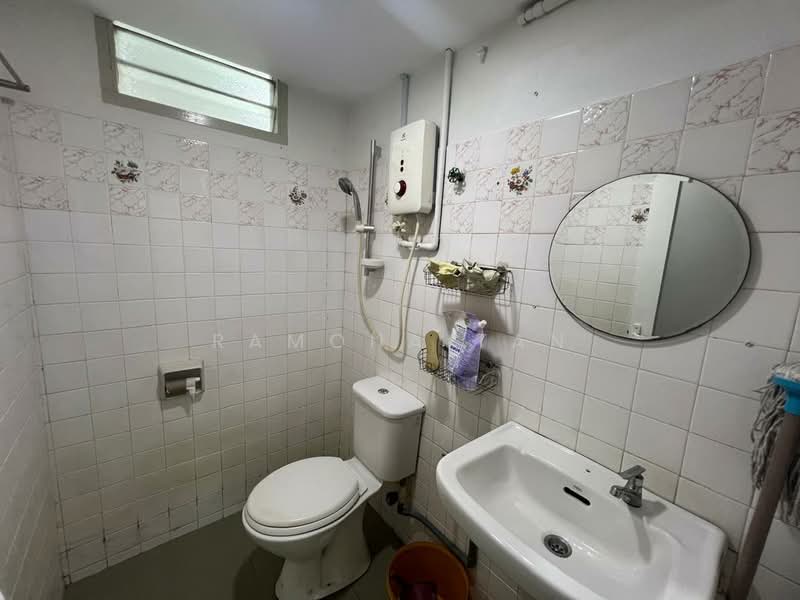 2-storey Terraced House for Rent in Bukit Sebukor (Bukit Baru) - Ramona Tan - Bathroom - PropertyGuru.com.my