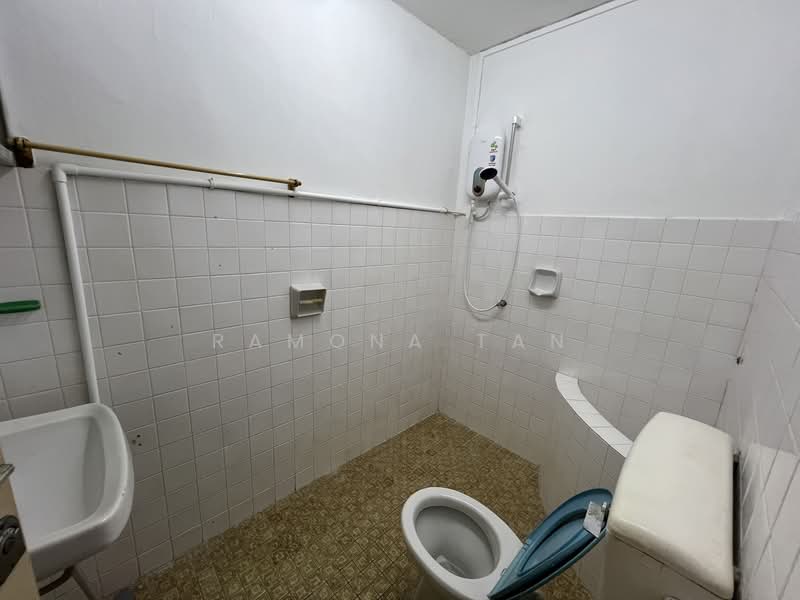 2-storey Terraced House for Rent in Bukit Sebukor (Bukit Baru) - Ramona Tan - Bathroom - PropertyGuru.com.my