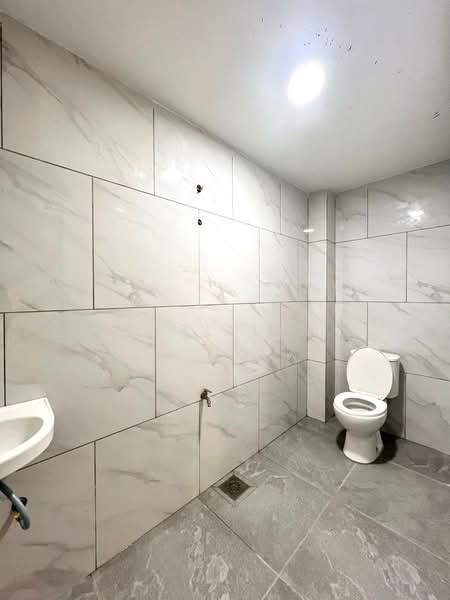 2-storey Terraced House for Sale in Taman Bukit Kempas (Tampoi) - Karl Lim - Bathroom - PropertyGuru.com.my