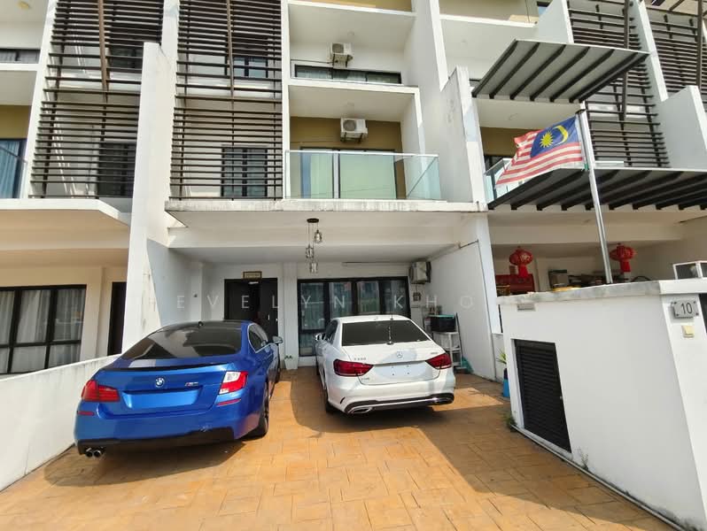 3-storey Terraced House for Sale in Rawang (Selangor) - Evelyn Khoo - Car Porch - PropertyGuru.com.my