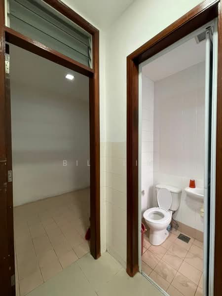 Rumah Teres 2 Tingkat untuk Disewa di Bukit Rahman Putra (Sungai Buloh) - Bill Lim - Bathroom - PropertyGuru.com.my