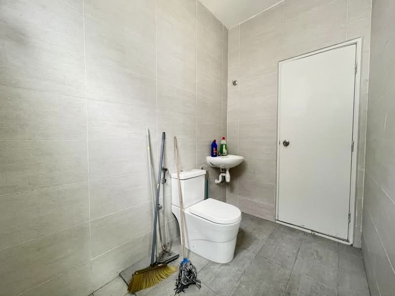 2-storey Terraced House for Sale in Taman Sutera Utama (Skudai) - Janice . - Bathroom - PropertyGuru.com.my