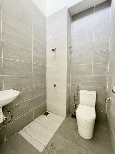 2-storey Terraced House for Sale in Taman Sutera Utama (Skudai) - Janice . - Bathroom - PropertyGuru.com.my