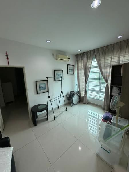 Cluster House for Sale in Taman Kempas Indah (Tebrau) - Lokin Yam - Living Room - PropertyGuru.com.my