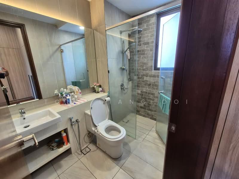 Condominium for Sale at Queens Residences Q1 @ Queens Waterfront - Tong Liang Ooi - Bathroom - PropertyGuru.com.my