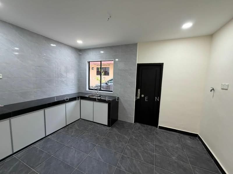 2-storey Terraced House for Sale in Taman Desa Cemerlang (Ulu Tiram) - Loh Lee Peng - Kitchen - PropertyGuru.com.my