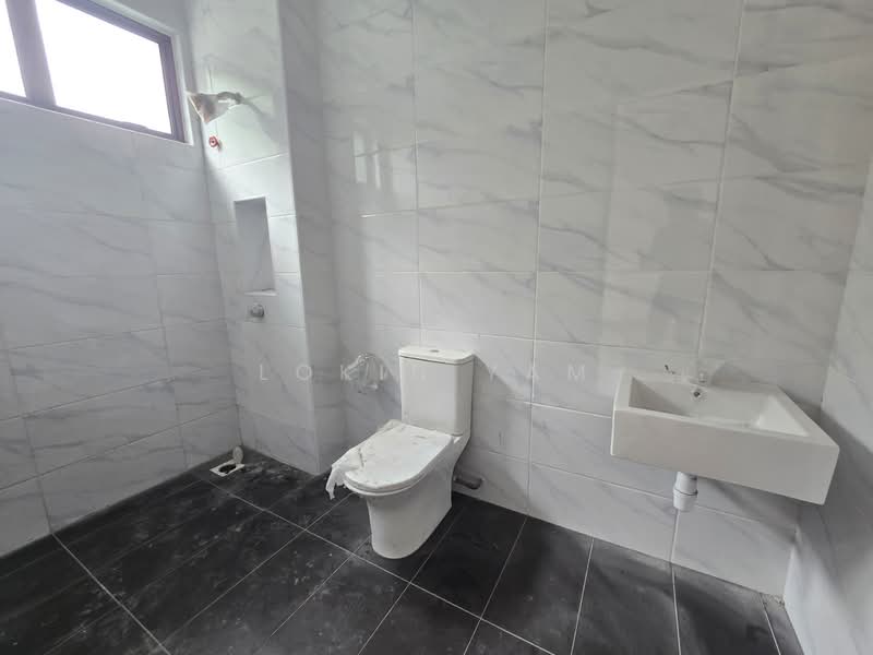 Rumah Berkembar untuk Dijual di Senai (Kulai) - Lokin Yam - Bathroom - PropertyGuru.com.my