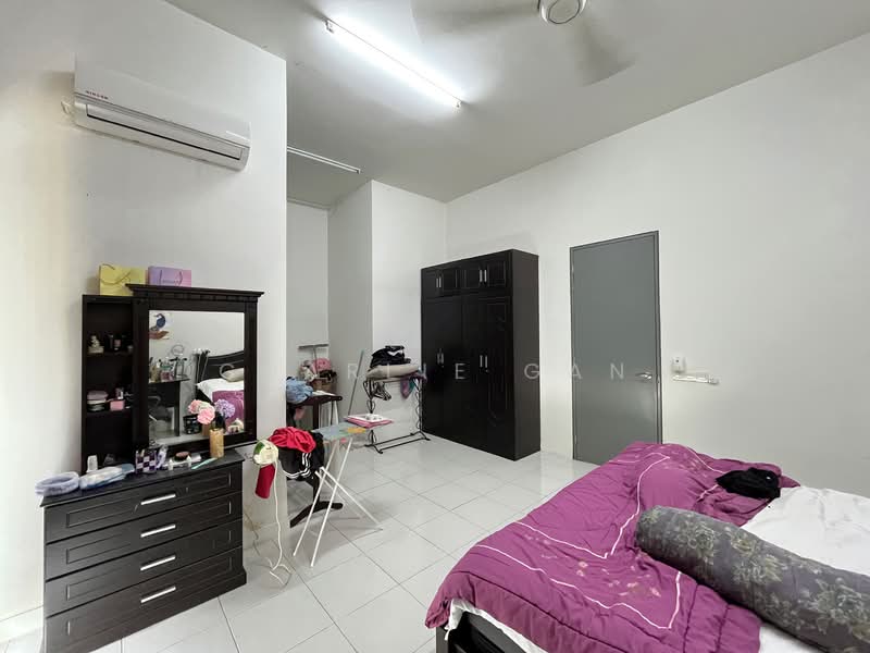 2-storey Terraced House for Sale in Bandar Saujana Putra (Tanjong Duabelas) - Charlie Gan - Bedroom - PropertyGuru.com.my