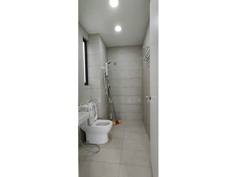 Service Residence for Sale at Kenwingston Avenue - Ivan Lim - Bathroom - PropertyGuru.com.my