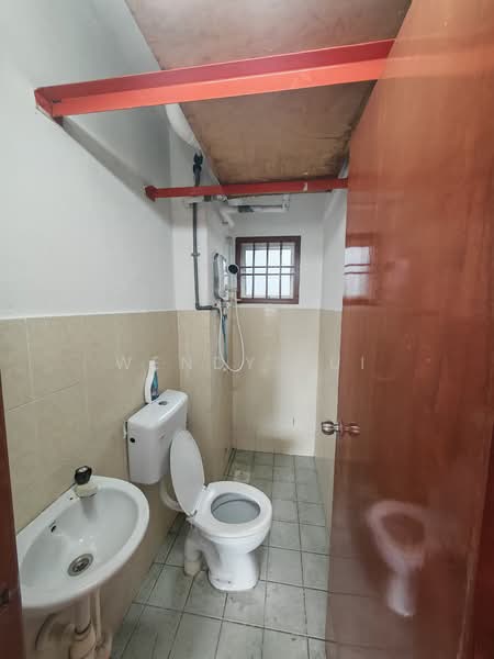 Pangsapuri untuk Dijual di Sri Selera Court Apartment - Wendy Kui - Bathroom - PropertyGuru.com.my