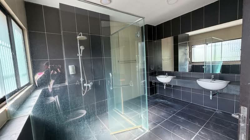 Semi-Detached House for Sale in Jade Hills (Kajang) - Fatin Azemi - Bathroom - PropertyGuru.com.my