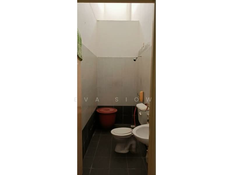 Rumah Teres 2 Tingkat untuk Dijual di Mutiara Rini (Skudai) - Eva Siow - Bathroom - PropertyGuru.com.my