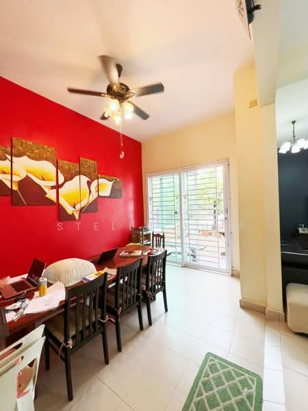 Rumah Berkembar untuk Dijual di Johor Bahru (Johor) - Stella Chia - Dining Room - PropertyGuru.com.my