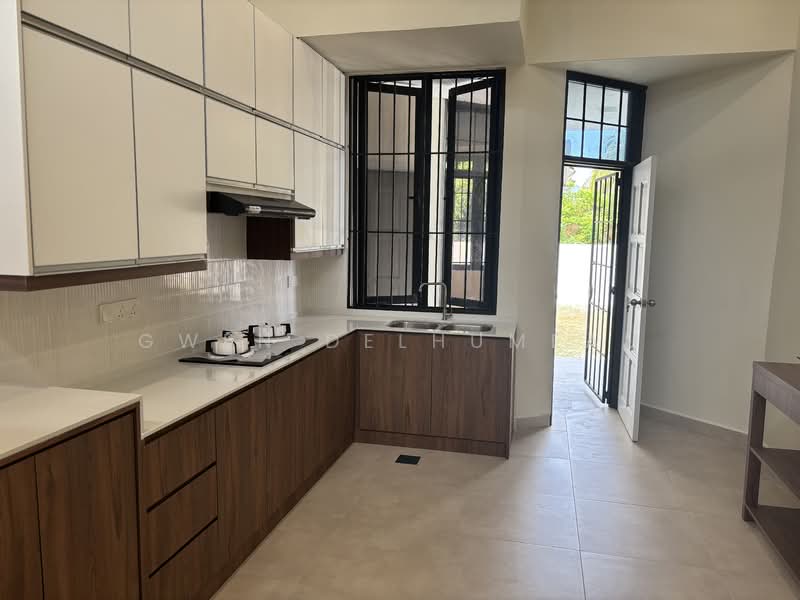 Rumah Banglo untuk Disewa di Seksyen 6 (Shah Alam) - Gwen Delhumeau - Kitchen - PropertyGuru.com.my