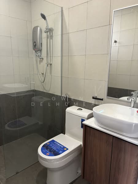 Rumah Banglo untuk Disewa di Seksyen 6 (Shah Alam) - Gwen Delhumeau - Master Bathroom - PropertyGuru.com.my