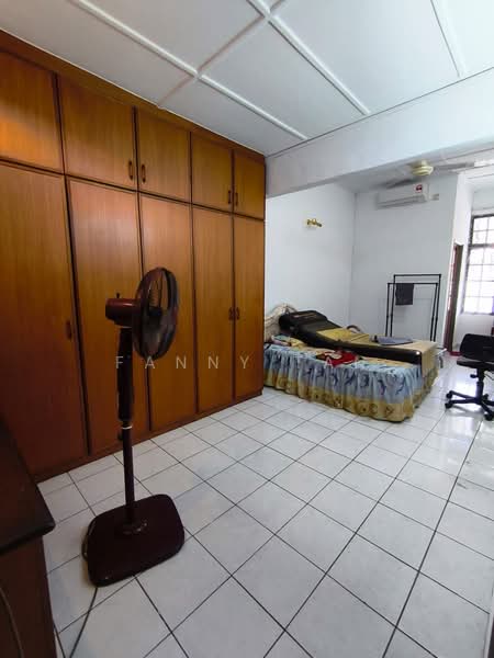 Rumah Teres 1.5 Tingkat untuk Disewa di Taman Molek (Johor Bahru) - Fanny Tan - Bedroom - PropertyGuru.com.my