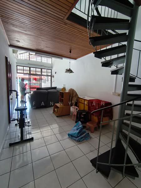 Rumah Teres 1.5 Tingkat untuk Disewa di Taman Molek (Johor Bahru) - Fanny Tan - Living Room - PropertyGuru.com.my