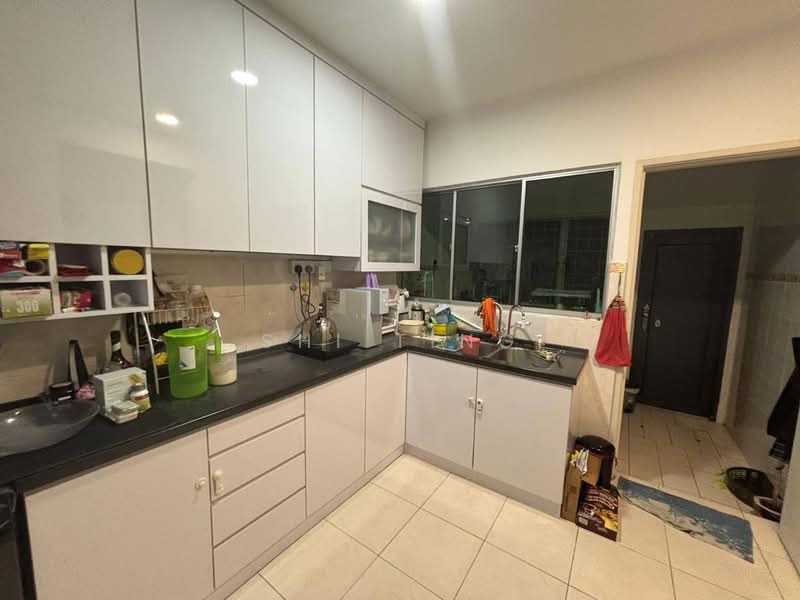 1.5-storey Terraced House for Sale in Taman Gaya (Ulu Tiram) - Shi Ting - Kitchen - PropertyGuru.com.my