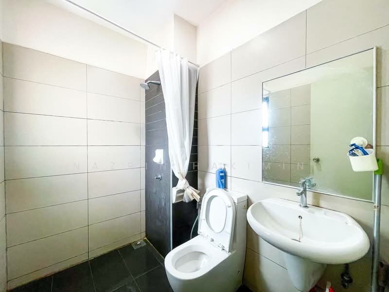 Condominium for Sale at Lake Vista Residence (Tasik Vista Residen) - Nazrin Hakimin - Bathroom - PropertyGuru.com.my
