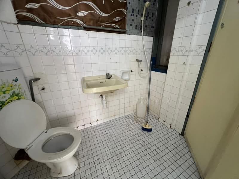 Apartment for Rent at Rampai Court - Tey Beng Keat - Bathroom - PropertyGuru.com.my