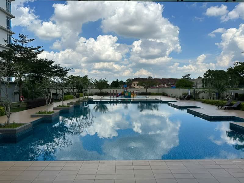 Servis Apartment untuk Disewa di THE SENAI GARDEN (PANGSAPURI IMPIAN SENAI) - Stephanie Yap - Pool - PropertyGuru.com.my