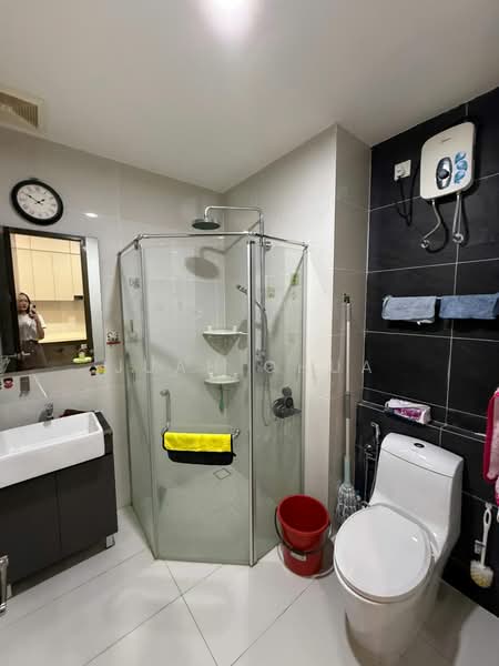 Kondominium untuk Disewa di Amberside @ Country Garden Danga Bay - Juan Chua - Bathroom - PropertyGuru.com.my