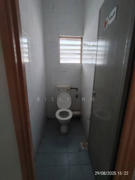 Kedai untuk Disewa di Ipoh (Perak) - Billy Ng - Bathroom - PropertyGuru.com.my