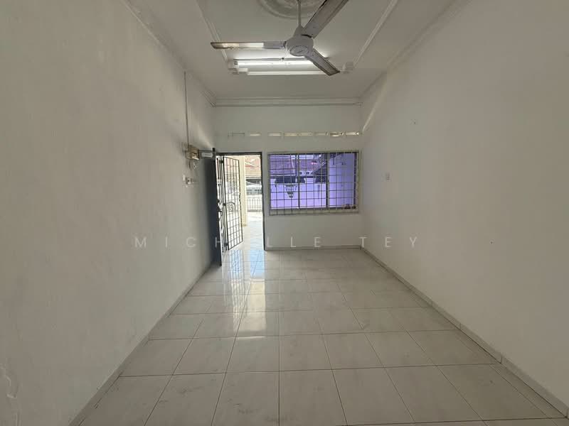 1-storey Terraced House for Sale in Taman Kota Masai (Pasir Gudang) - Michelle Tey - Living Room - PropertyGuru.com.my