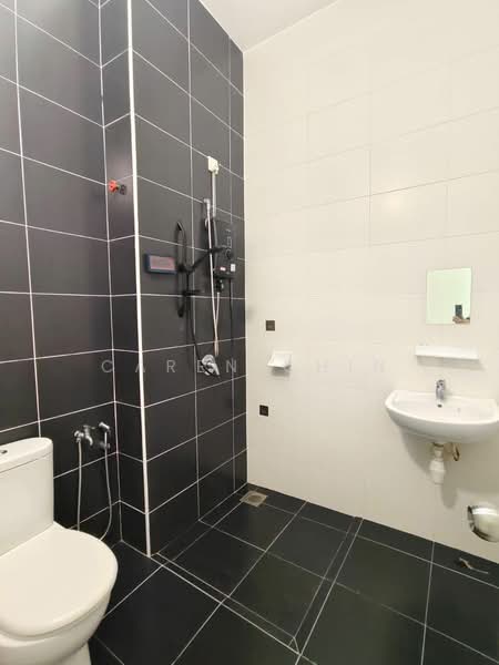 Rumah Teres 2 Tingkat untuk Disewa di Taman Mount Austin (Tebrau) - Caren Chin - Bathroom - PropertyGuru.com.my