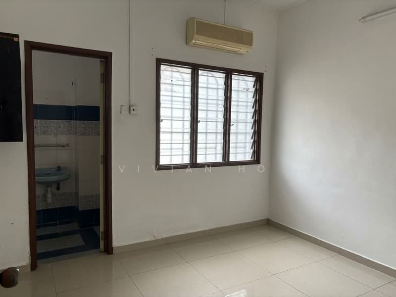 2-storey Terraced House for Sale in Usj 9 (Subang Jaya) - Vivian Ho - Bathroom - PropertyGuru.com.my