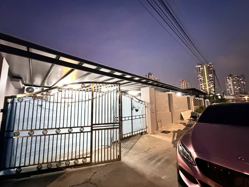 Semi-Detached House for Sale in Taman Abad (Johor Bahru) - Jennie Chew - Exterior - PropertyGuru.com.my